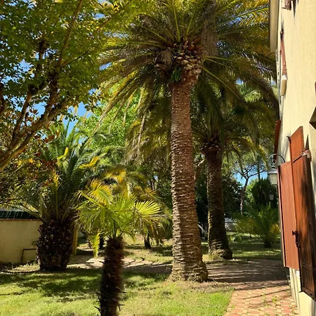 Avec Piscine Interieur 30 Degres Et Parc Prive Au Bord De A 3 Minutes Vila