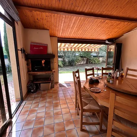 Villa Avec Piscine Interieur Chauffee Et Parc Prive Au Bord De A 3 Minutes