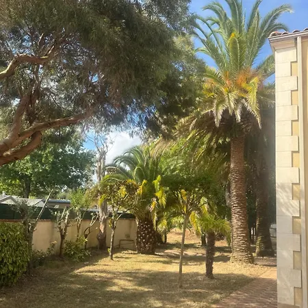 Avec Piscine Interieur 30 Degres Et Parc Prive Au Bord De A 3 Minutes Vila La Tremblade