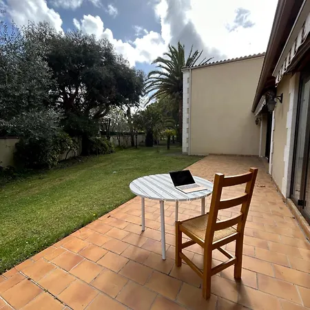 Vila Avec Piscine Interieur 30 Degres Et Parc Prive Au Bord De A 3 Minutes La Tremblade