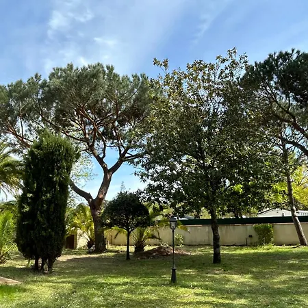 Avec Piscine Interieur Chauffee Et Parc Prive Au Bord De A 3 Minutes Villa *